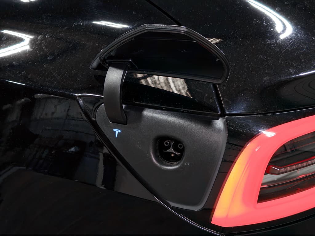 2018 Tesla Model 3 view 5