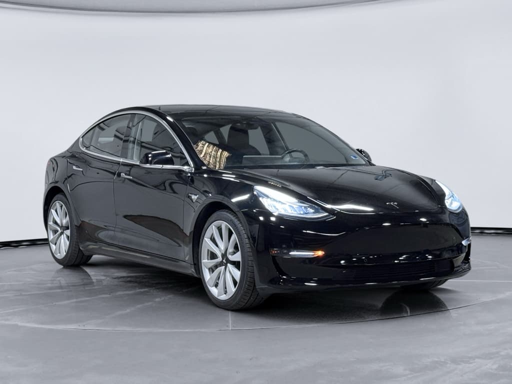 2018 Tesla Model 3 view 4