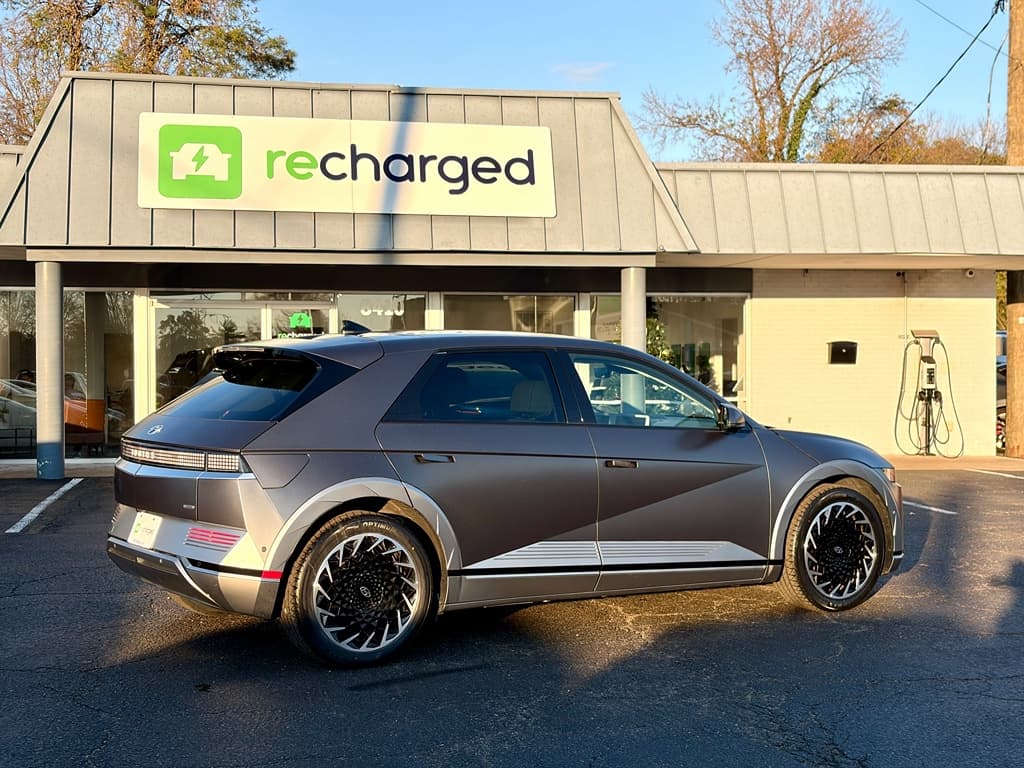 2023 Hyundai IONIQ 5 view 3