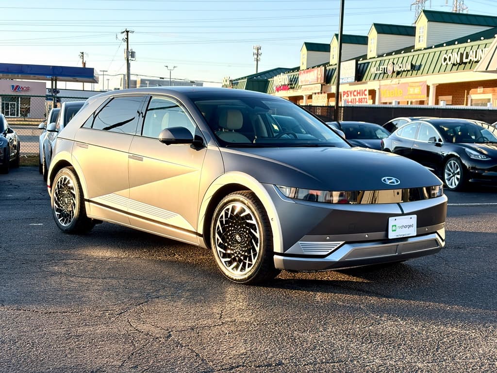 2023 Hyundai IONIQ 5 view 4