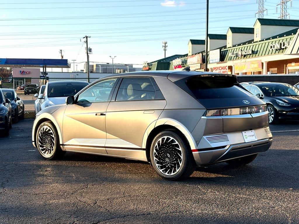 2023 Hyundai IONIQ 5 view 2