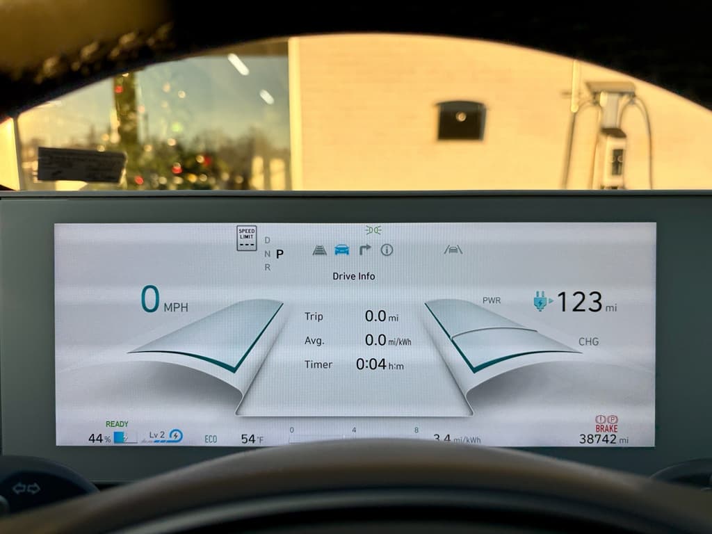 2023 Hyundai IONIQ 5 view 8