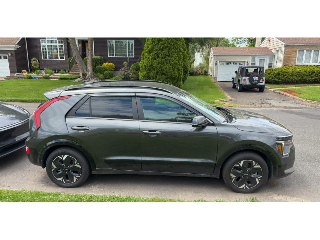 2025 Kia Niro EV view 3