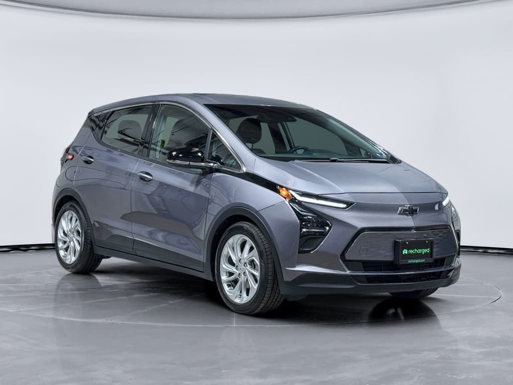 2023 Chevrolet Bolt EV view 4
