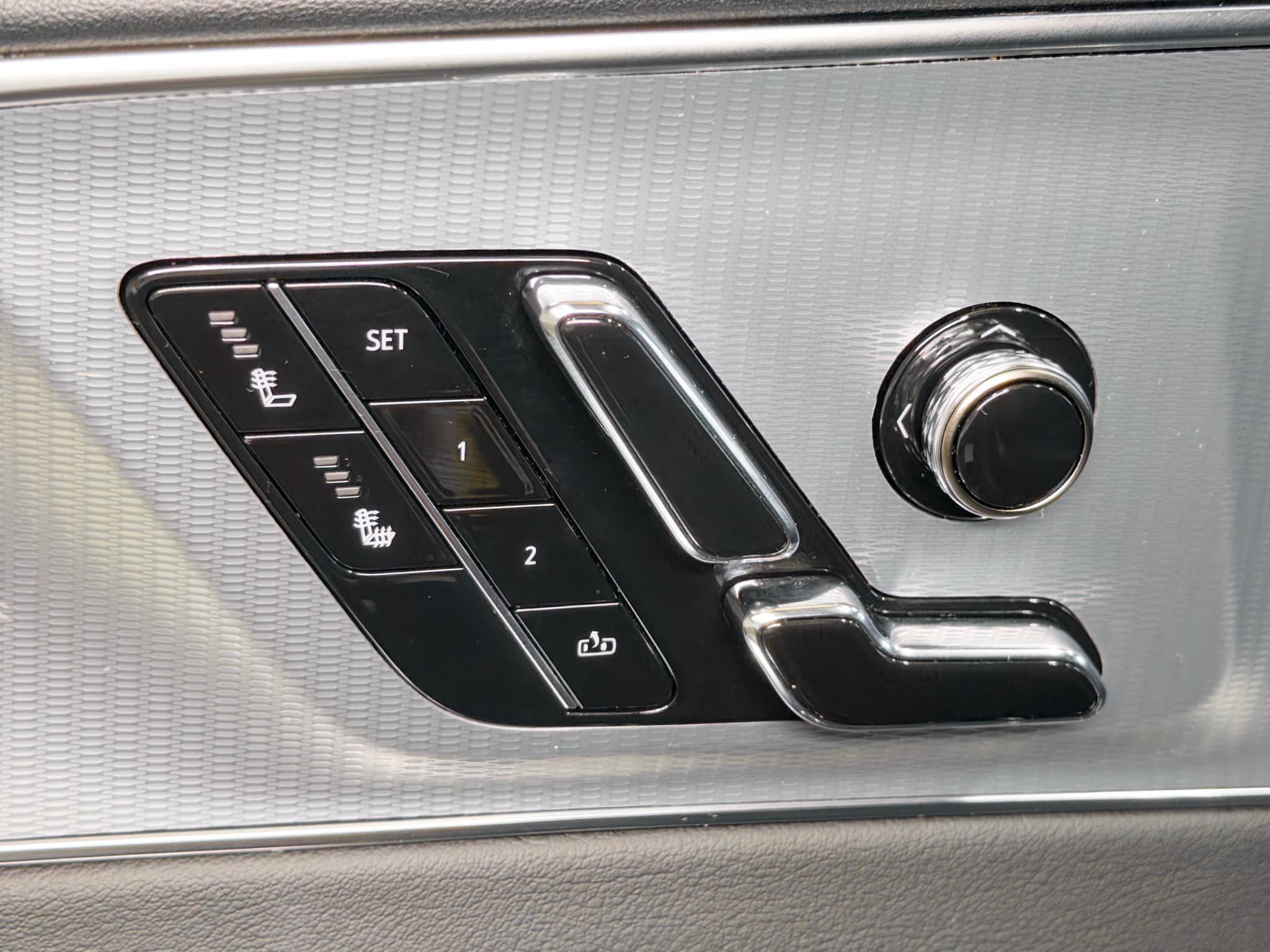 2024 Cadillac Lyriq view 7