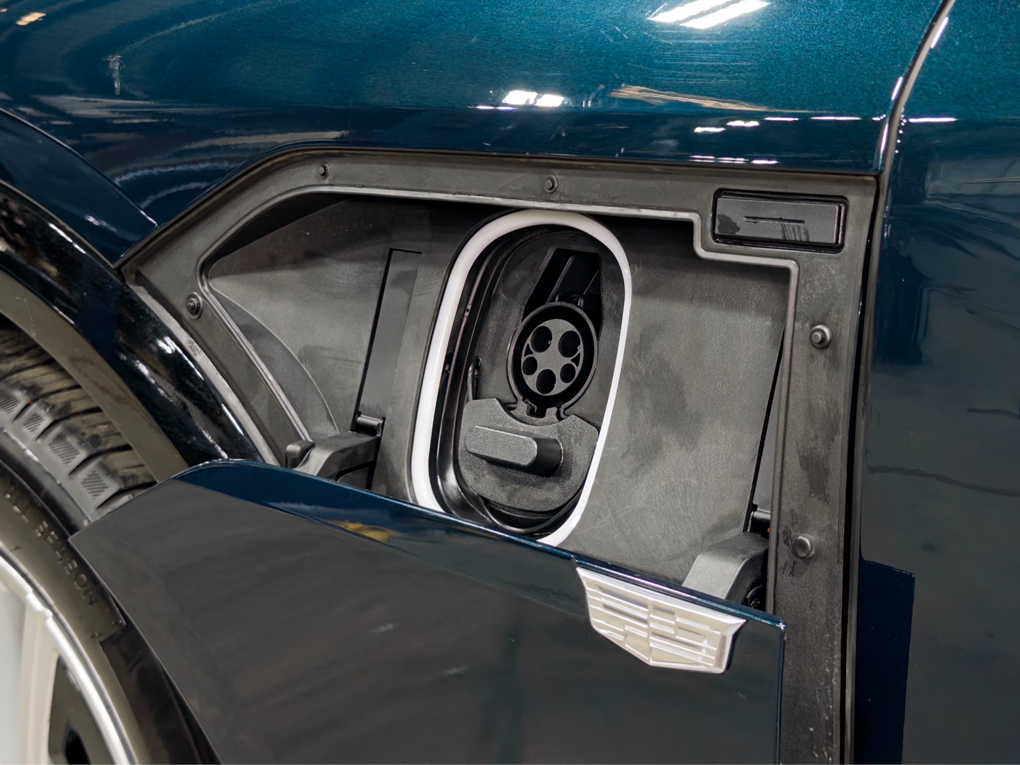 2024 Cadillac Lyriq view 5