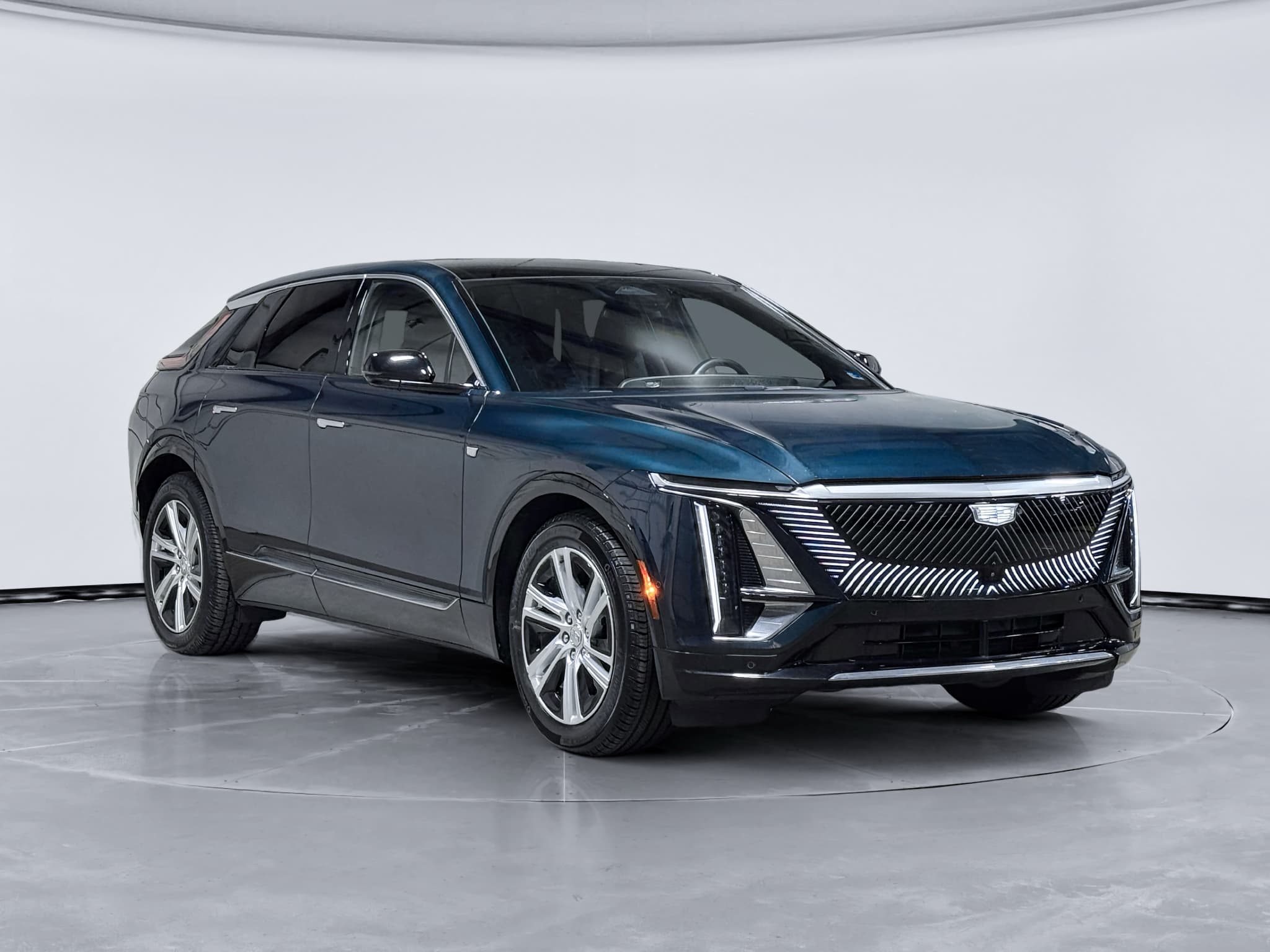 2024 Cadillac Lyriq view 4