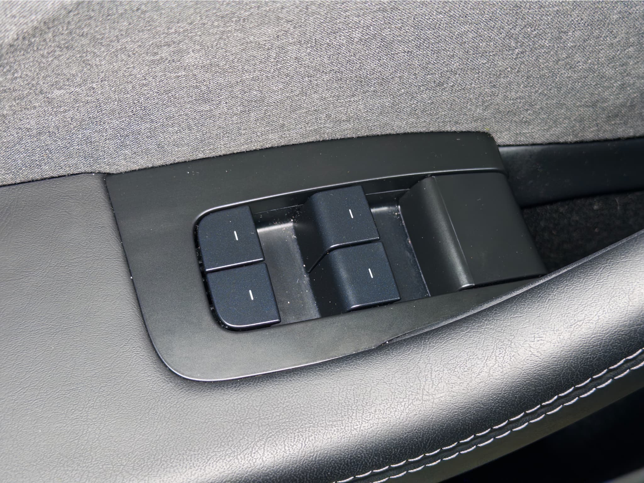 2025 Tesla Model 3 view 6