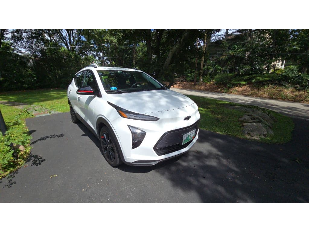 2023 Chevrolet Bolt EUV view 2