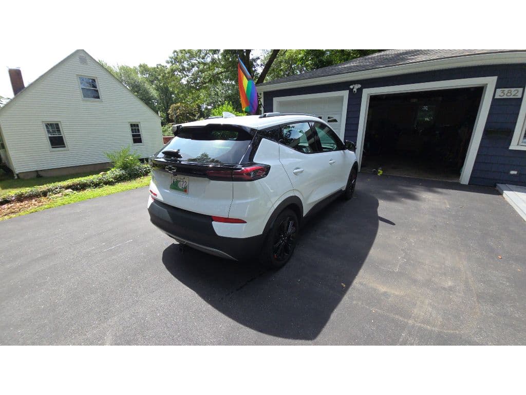 2023 Chevrolet Bolt EUV view 3