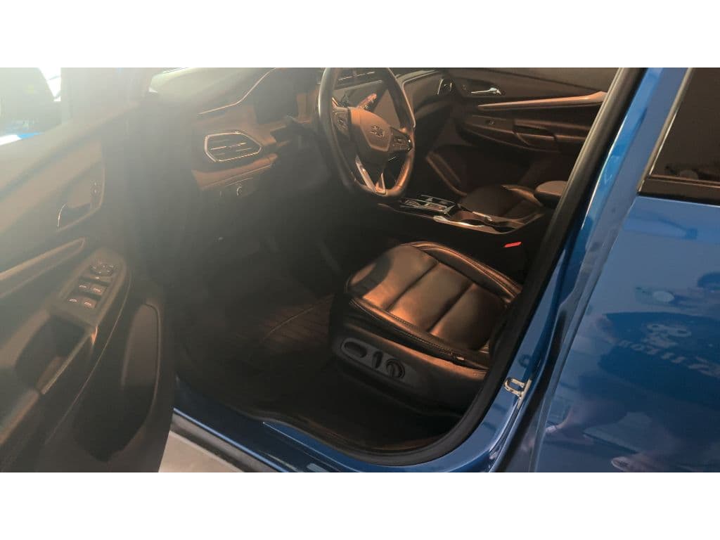 2023 Chevrolet Bolt EUV view 5