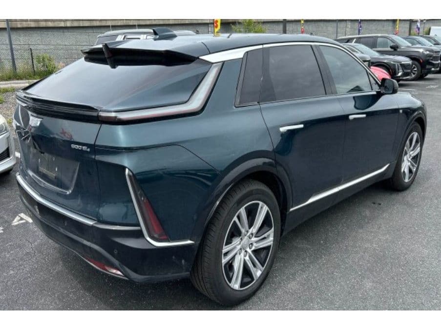 2024 Cadillac Lyriq view 3