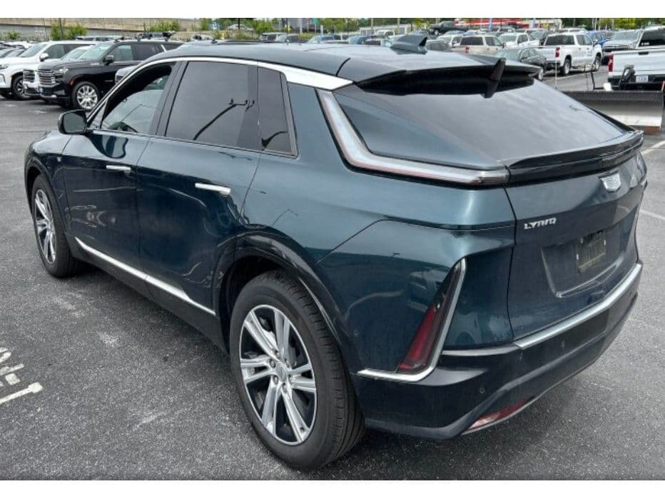 2024 Cadillac Lyriq view 4