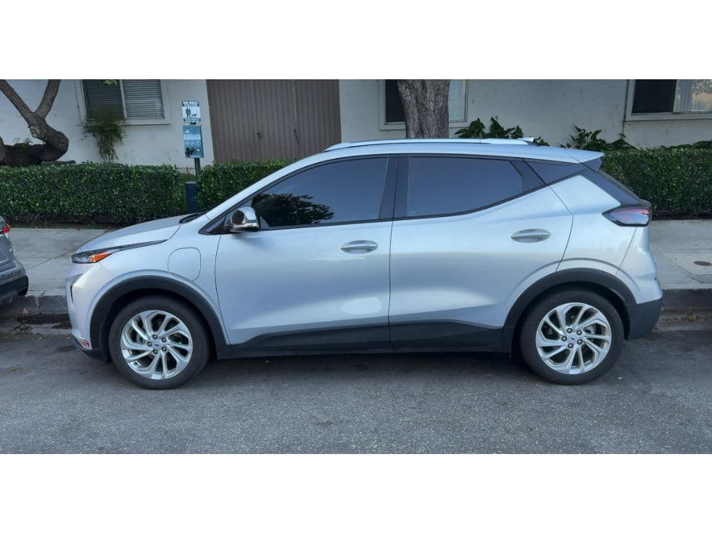 2023 Chevrolet Bolt EUV view 2