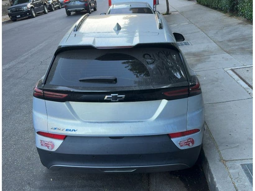 2023 Chevrolet Bolt EUV view 4