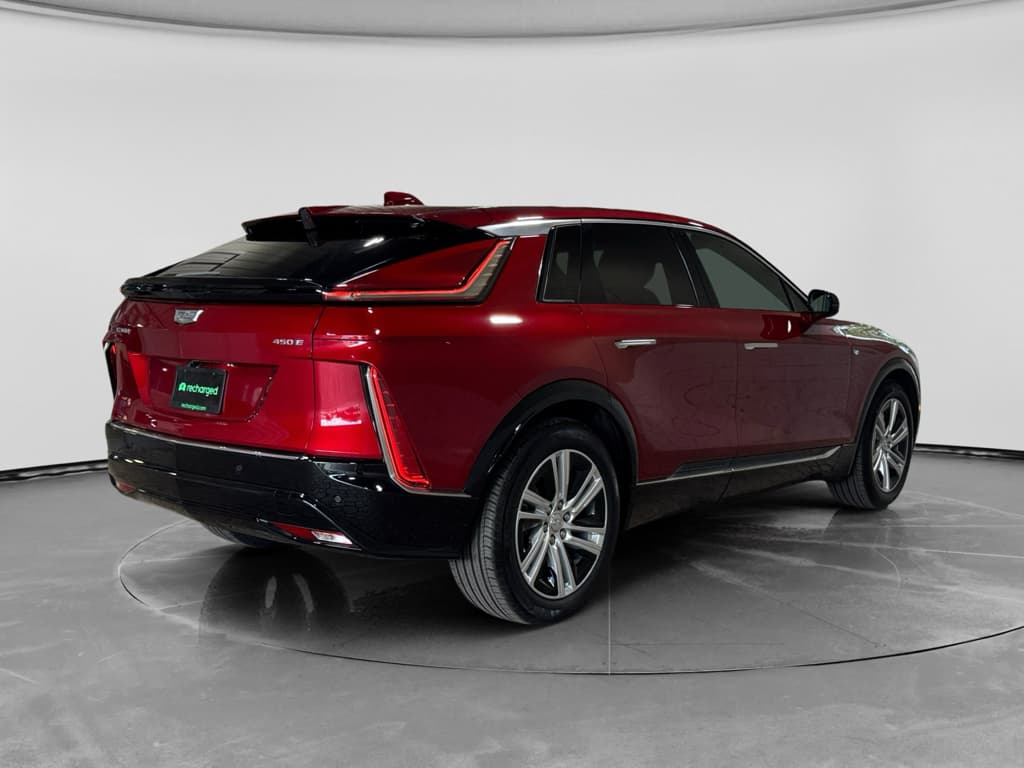 2024 Cadillac Lyriq view 3