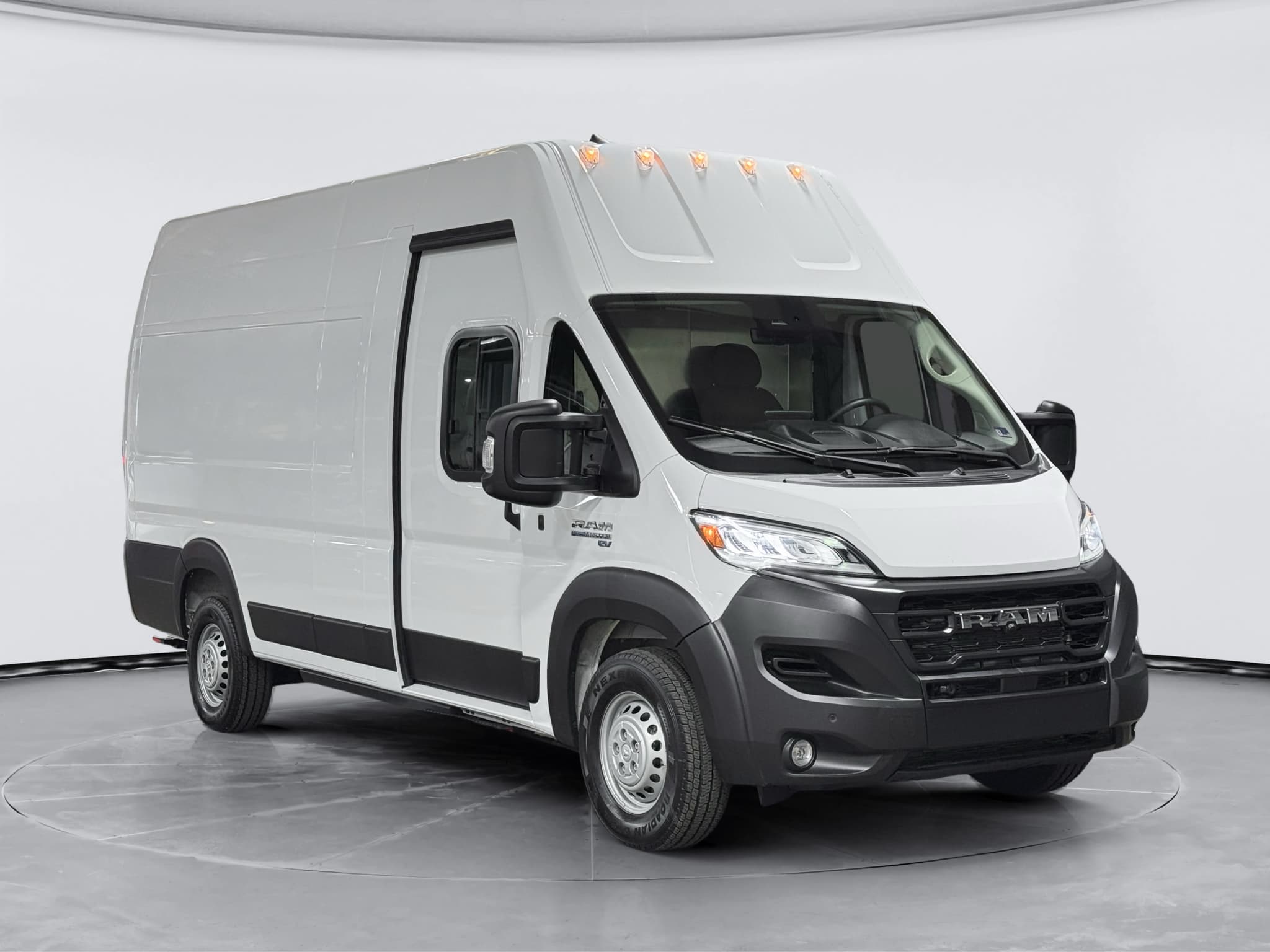 2024 Ram ProMaster 3500 BEV view 4