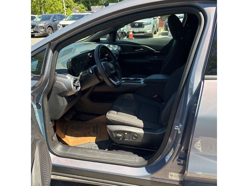 2025 Chevrolet Equinox EV view 5