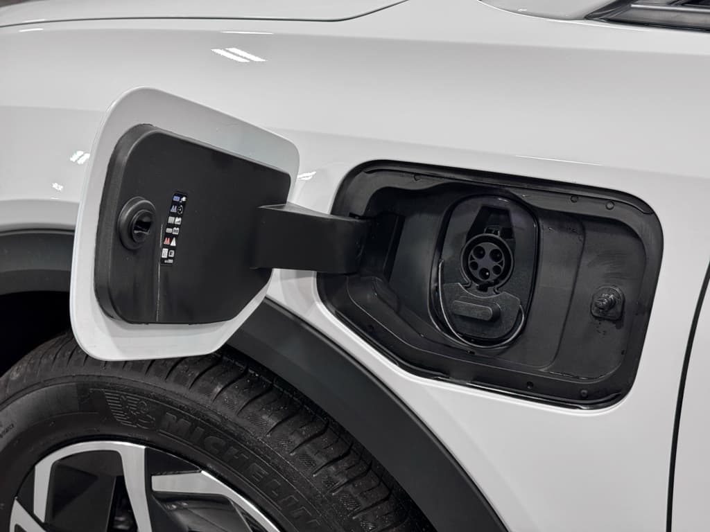 2025 Chevrolet Equinox EV view 5
