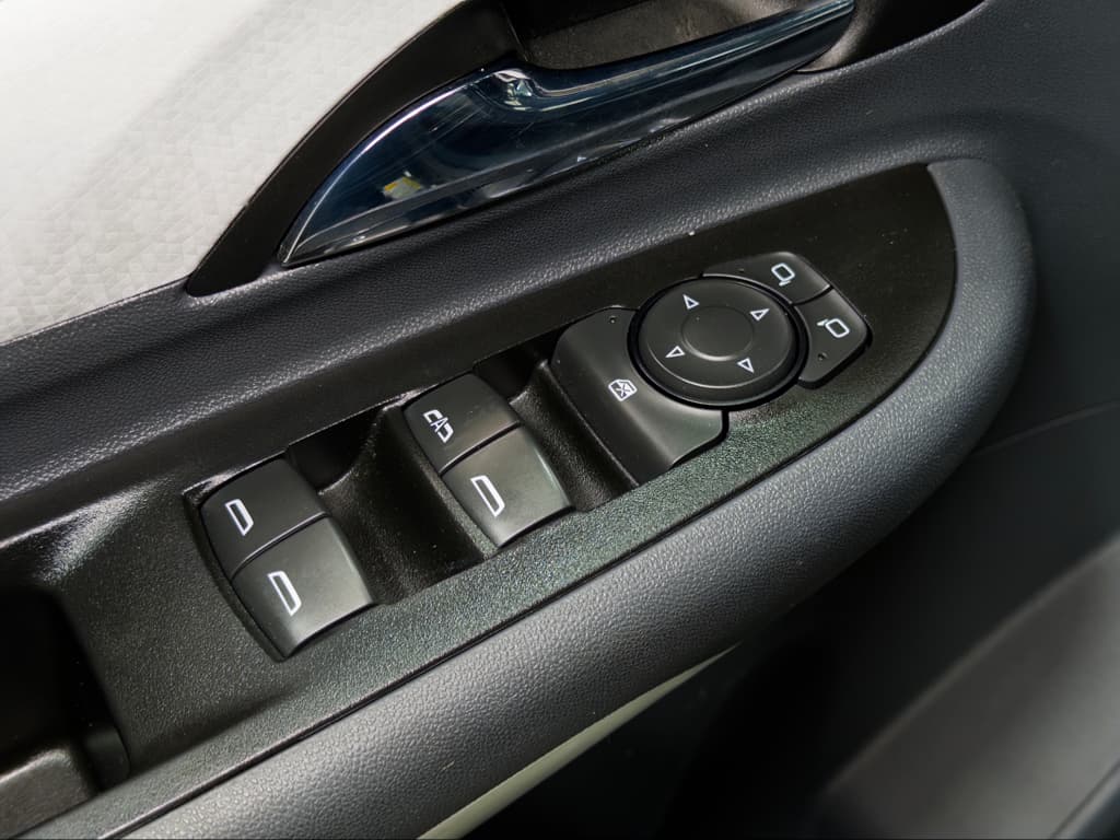 2020 Chevrolet Bolt EV view 7