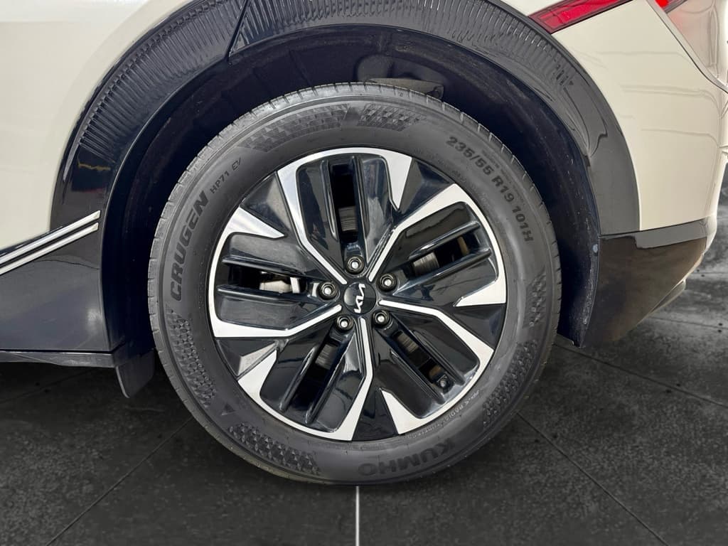 2023 Kia EV6 view 34