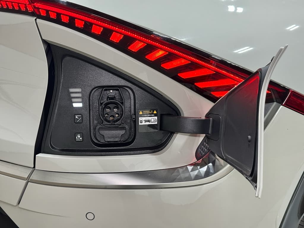 2023 Kia EV6 view 5