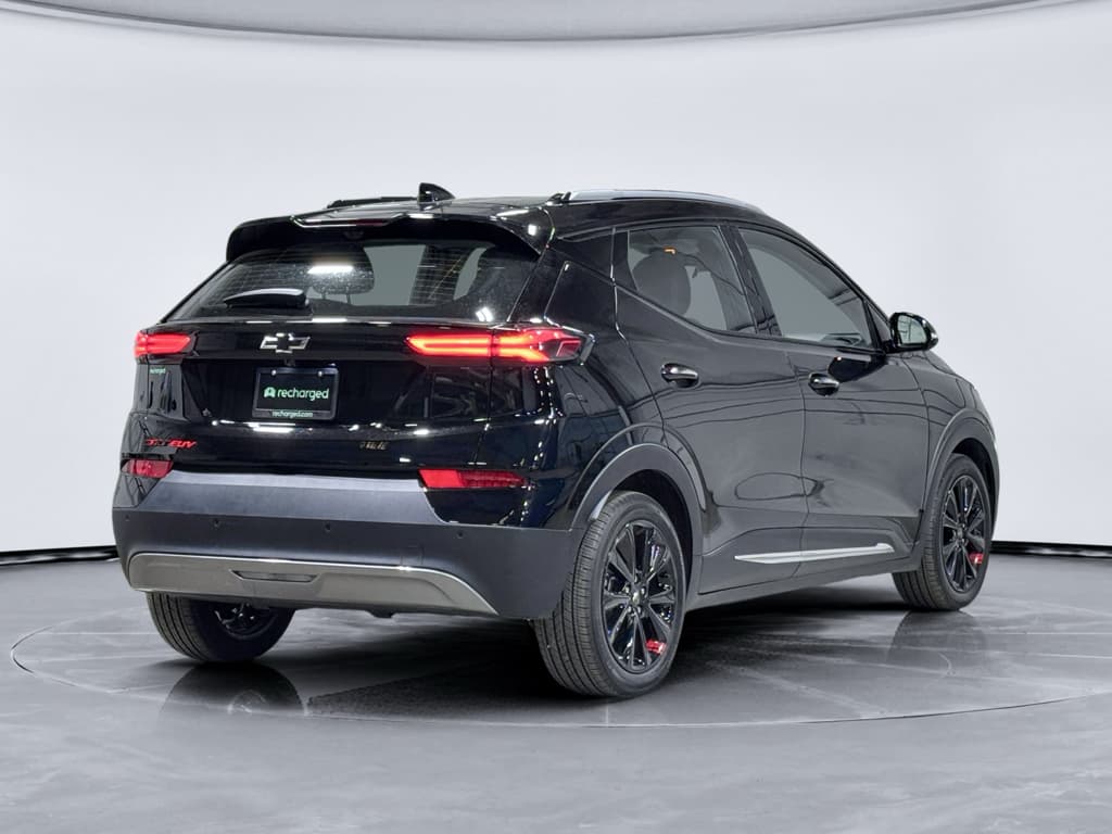 2023 Chevrolet Bolt EUV view 3