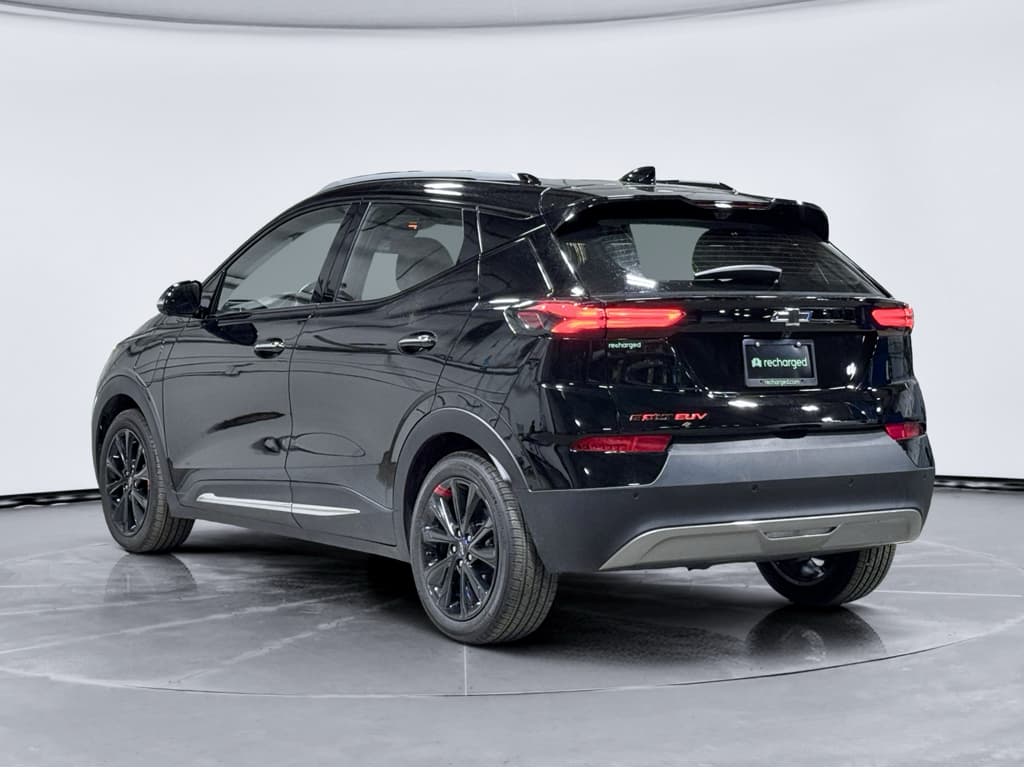 2023 Chevrolet Bolt EUV view 2