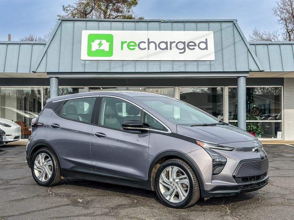 2023 Chevrolet Bolt EV view 4