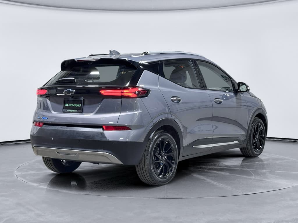 2023 Chevrolet Bolt EUV view 3