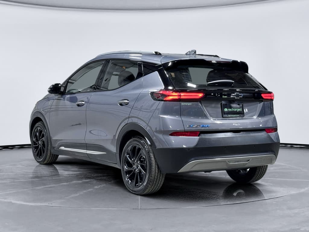 2023 Chevrolet Bolt EUV view 2