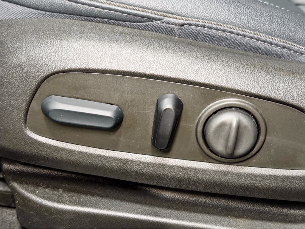 2023 Chevrolet Bolt EUV view 7