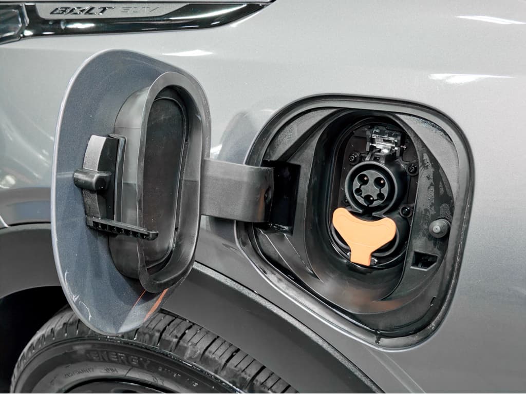 2023 Chevrolet Bolt EUV view 5