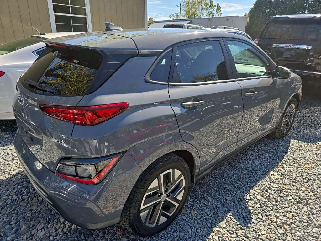 2022 Hyundai Kona EV view 3