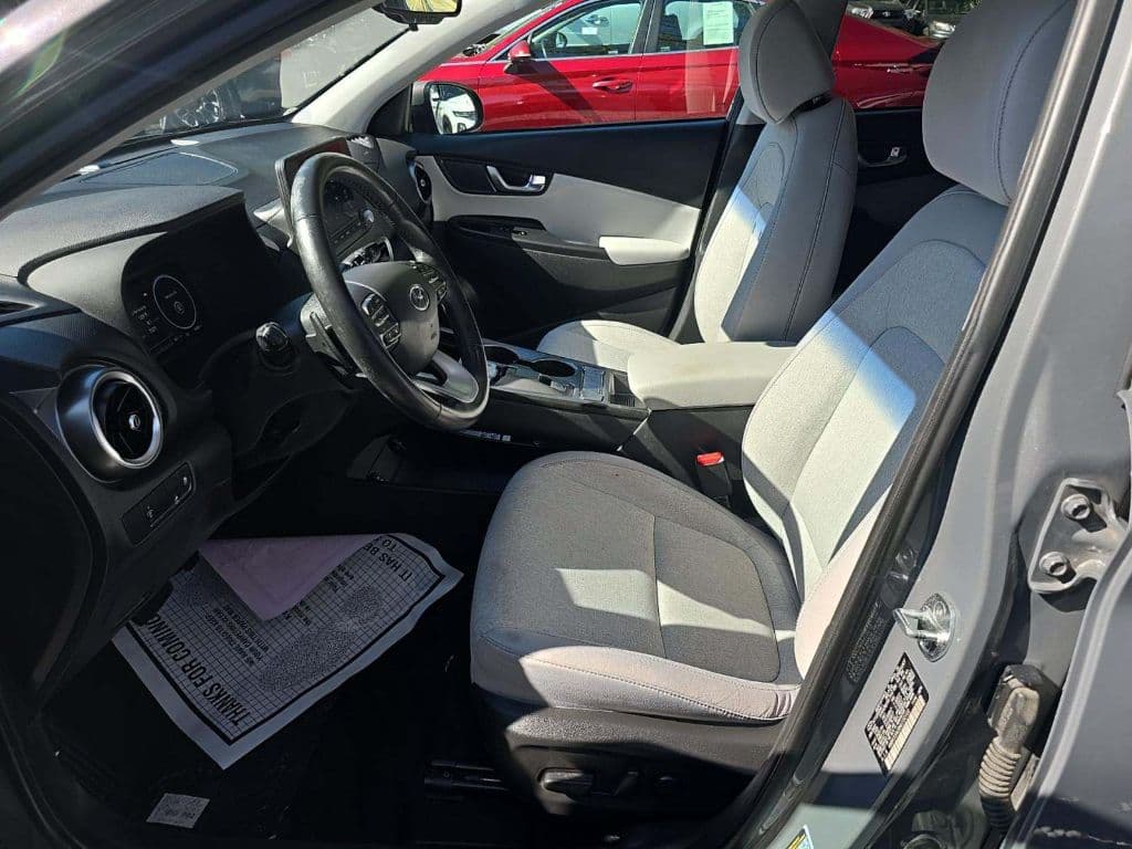 2022 Hyundai Kona EV view 4