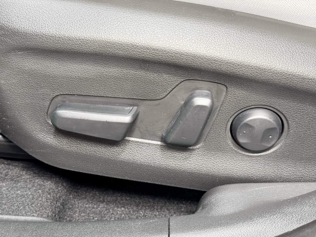 2022 Hyundai Kona EV view 6