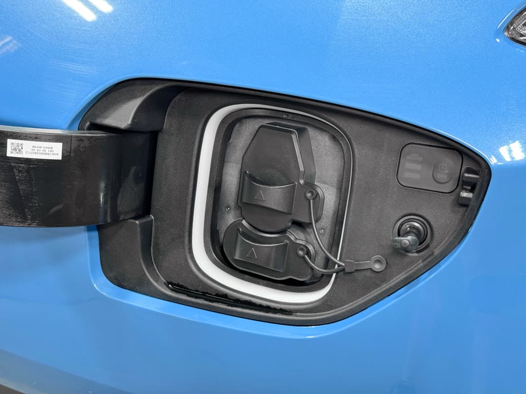 2022 Hyundai Kona EV view 5