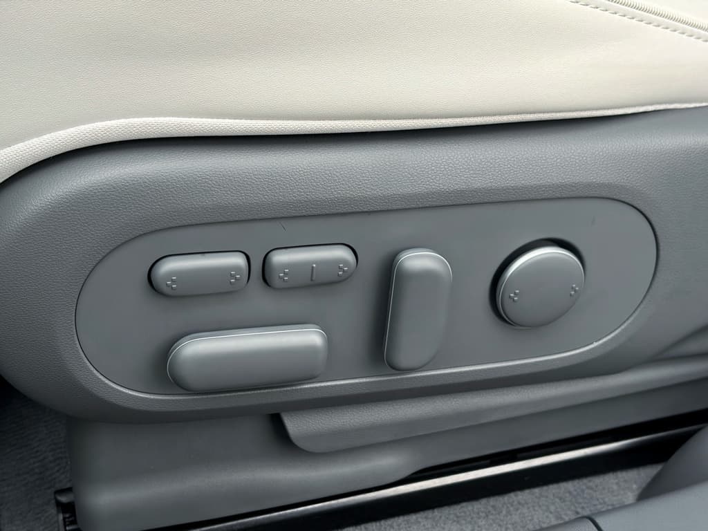 2023 Hyundai IONIQ 5 view 7