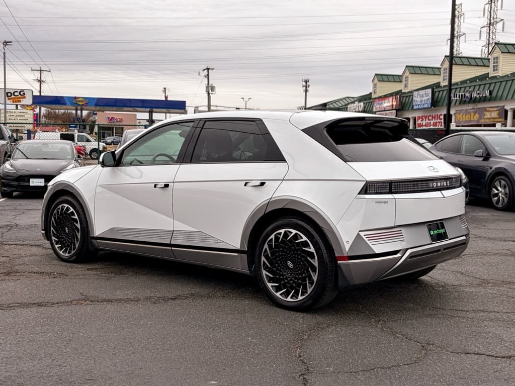 2023 Hyundai IONIQ 5 view 2