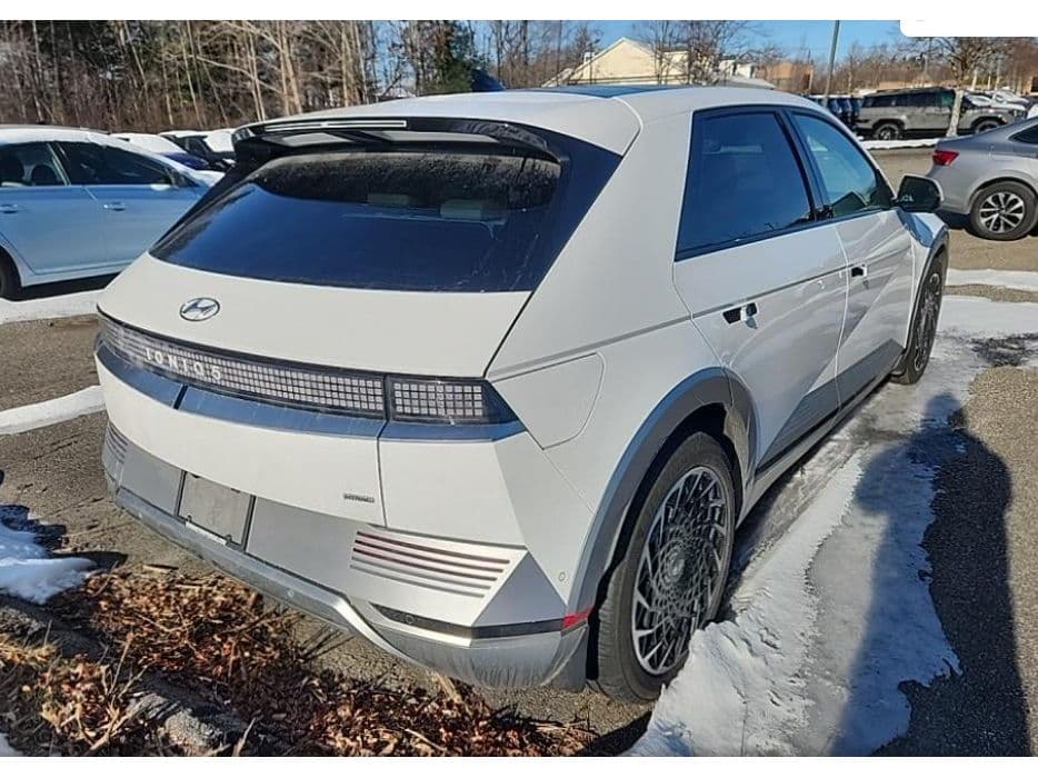 2023 Hyundai IONIQ 5 view 3