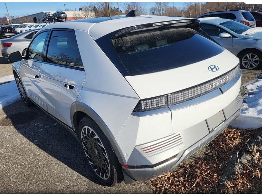 2023 Hyundai IONIQ 5 view 4