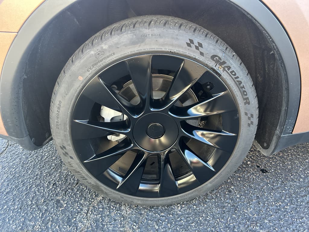 2023 Tesla Model Y view 29