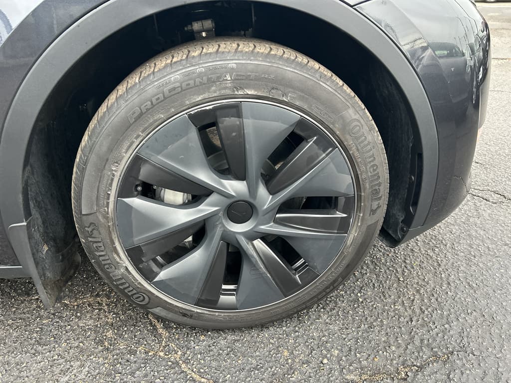 2024 Tesla Model Y view 24