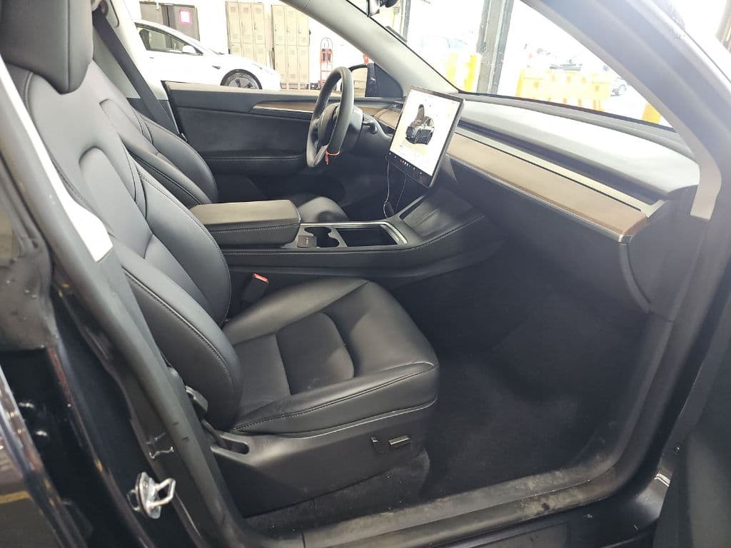2024 Tesla Model Y view 5