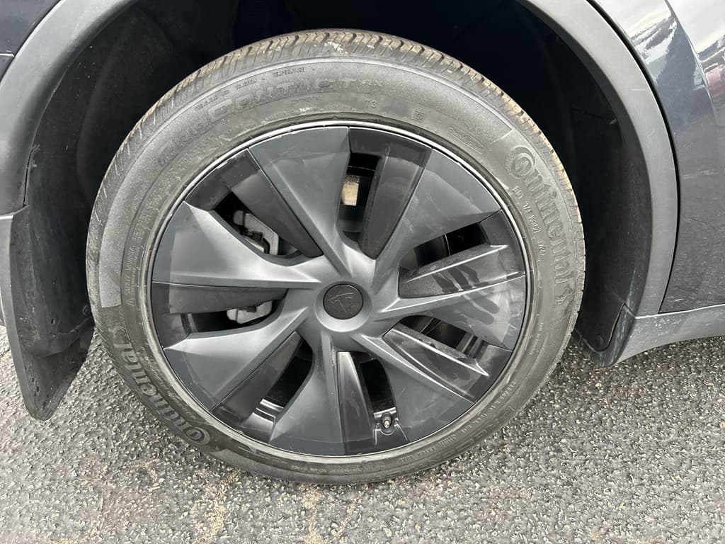 2024 Tesla Model Y view 26