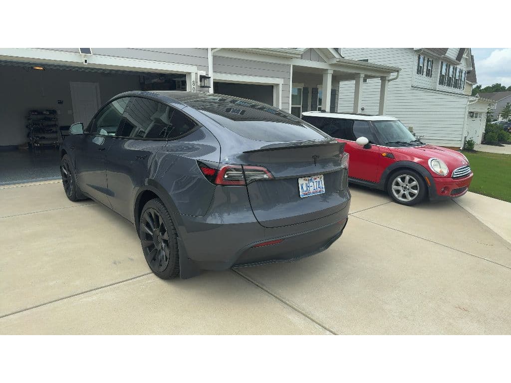 2023 Tesla Model Y view 4