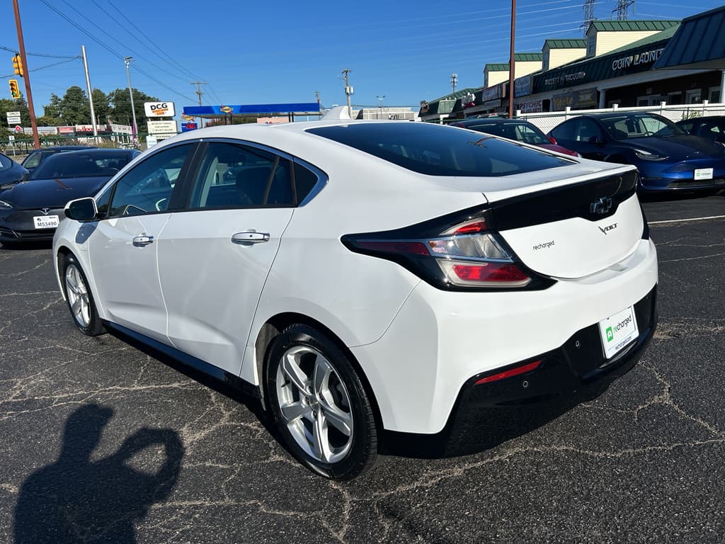 2018 Chevrolet Volt view 2