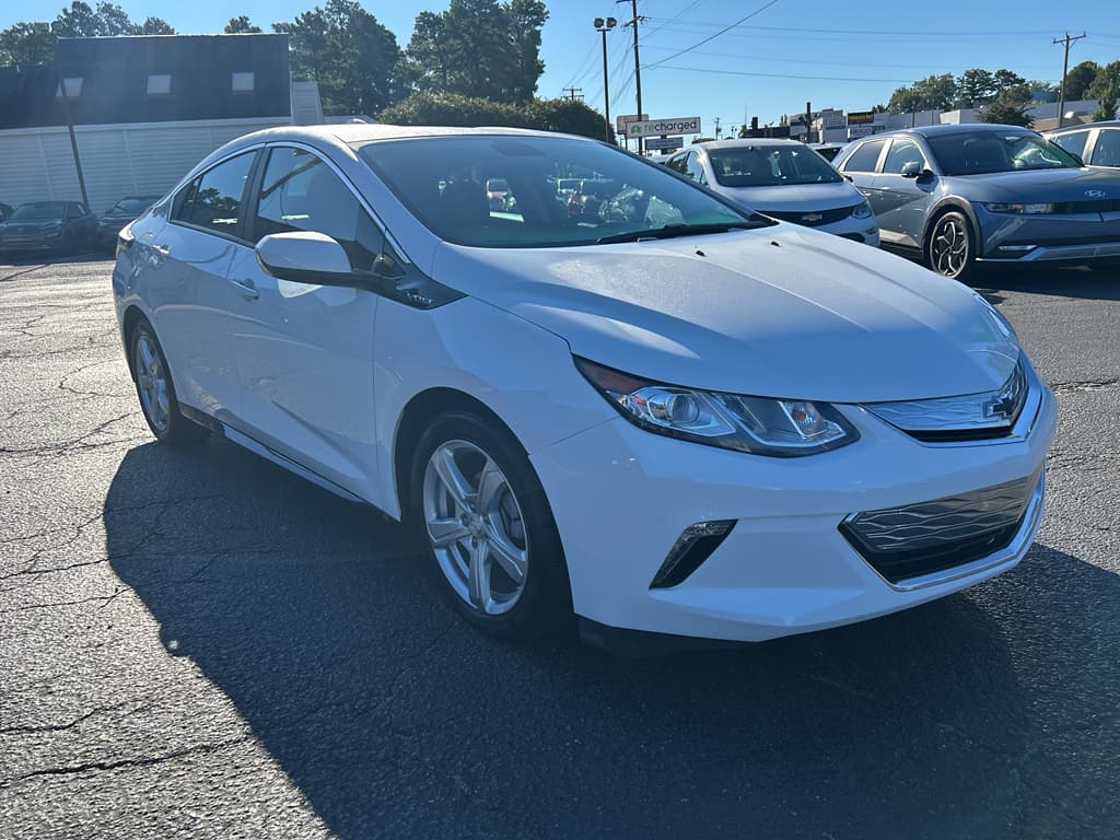 2018 Chevrolet Volt view 4