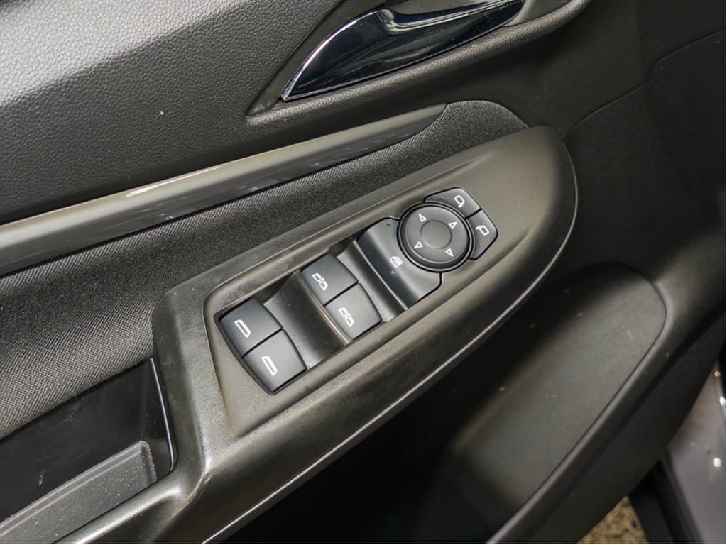 2023 Chevrolet Bolt EUV view 7