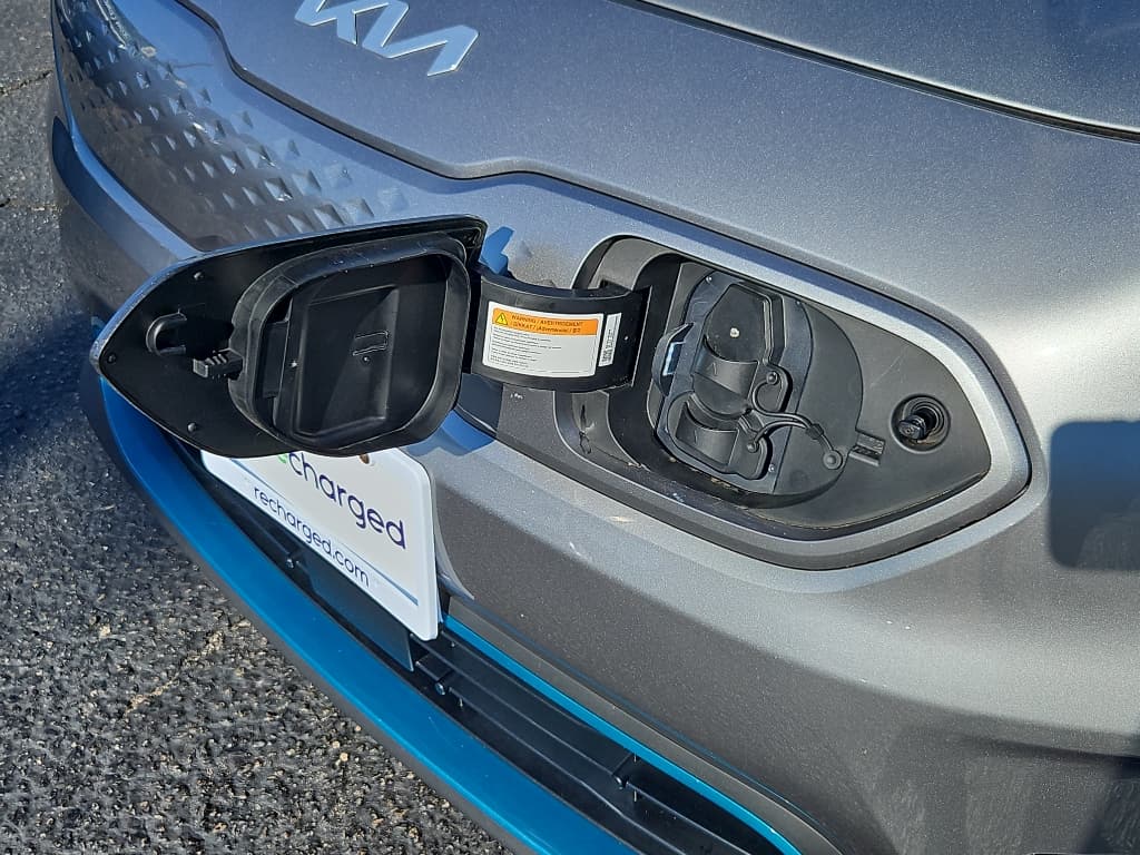2022 Kia Niro EV view 5